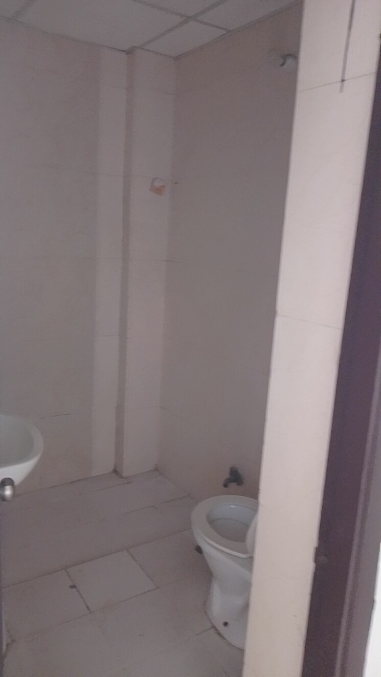 Bathroom, divine-meadows 3 Bedroom 1760 Sq.Ft. Apartment In Sector 108 Noida 9535465
