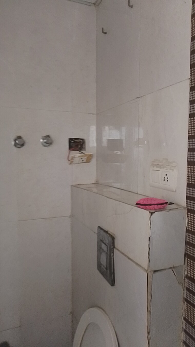 Bathroom, divine-meadows 3 Bedroom 1760 Sq.Ft. Apartment In Sector 108 Noida 9535465