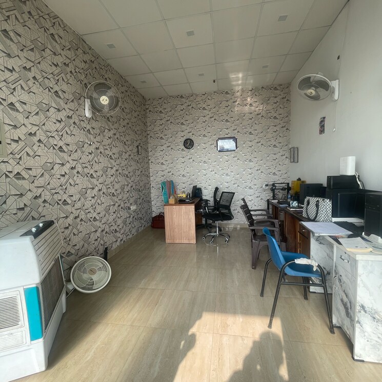 Team Area, puri-81-business-hub Commercial Shop 330 Sq.Ft. In Sector 81 Faridabad 9535572