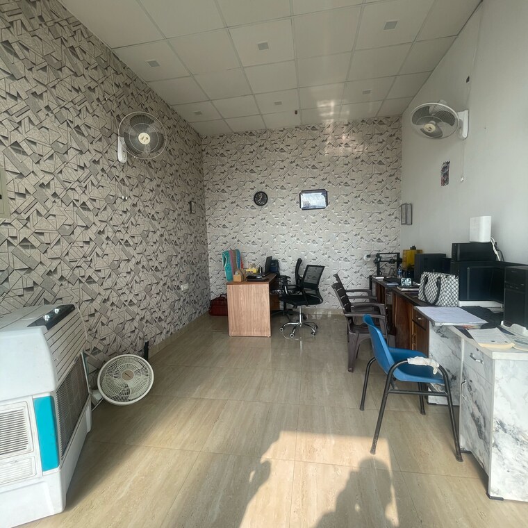 Team Area, puri-81-business-hub Commercial Shop 330 Sq.Ft. In Sector 81 Faridabad 9535572