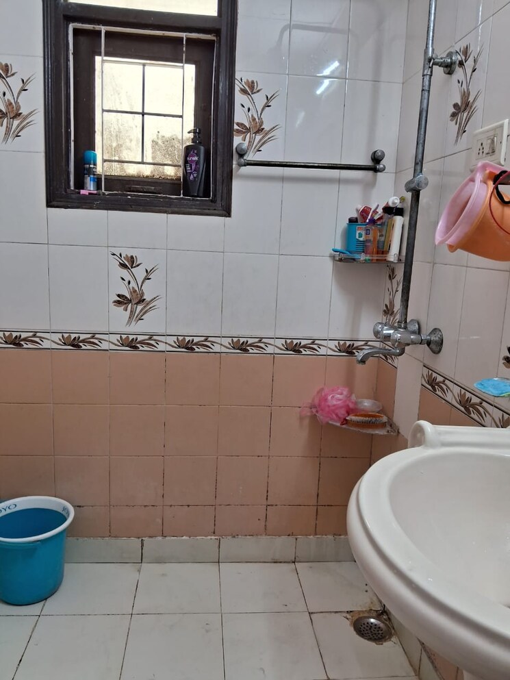 Bathroom, gaur-green-city 3 Bedroom 1460 Sq.Ft. Apartment In Indrapuram Ghaziabad 9535579