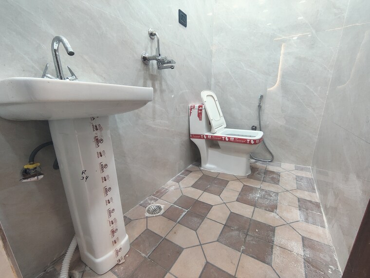 Bathroom, icon-regency 2 Bedroom 1165 Sq.Ft. Builder Floor In Vaishali Sector 4 Ghaziabad 9535673