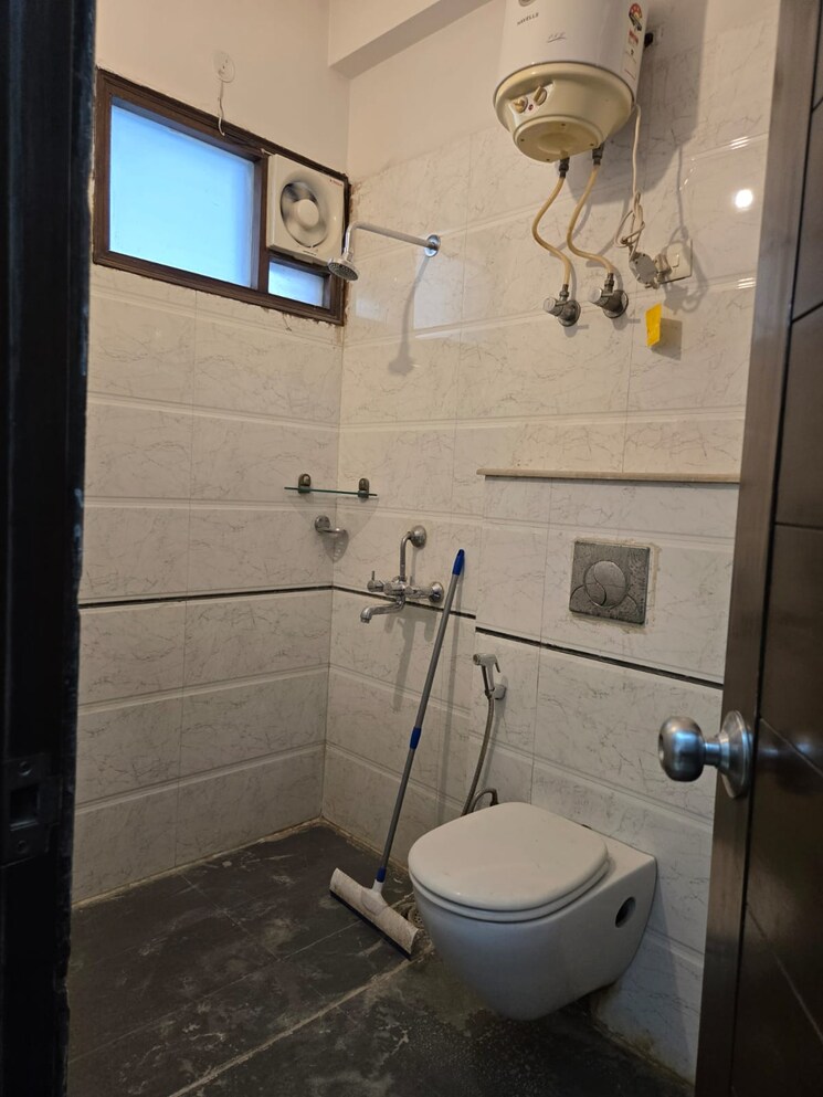Bathroom, vatika-seven-elements 4 Bedroom 2795 Sq.Ft. Penthouse In Sector 89a Gurgaon 9535606