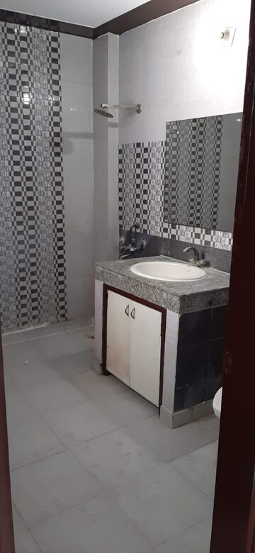 Bathroom in 2 BHK Builder Floor at RWA Apartments Sector 45, Sector 45 – for Rent