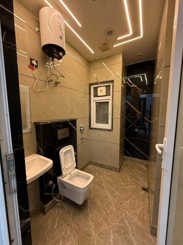 Attached Bathroom in 2 BHK Builder Floor at Saket – for Rent