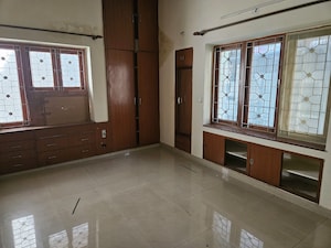 Room in 3 BHK Builder Floor at Defence Colony – for Sale