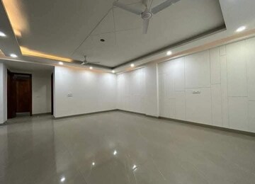 Room in 2 BHK Builder Floor at Saket – for Rent