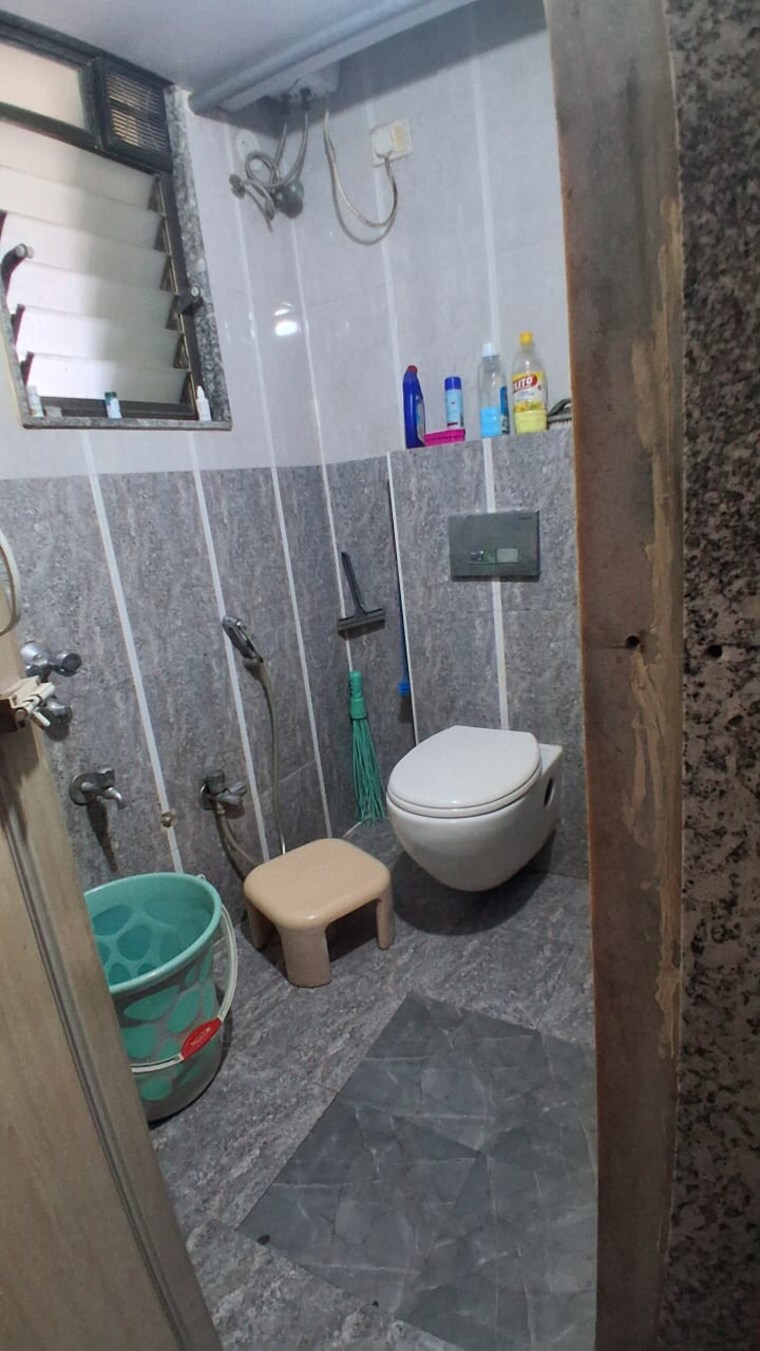 Bathroom, airoli 2 Bedroom 750 Sq.Ft. Apartment In Airoli Navi Mumbai 9535654
