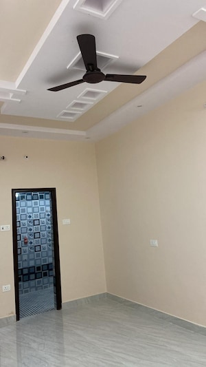 Room in 4 BHK Independent House at Jankipuram – for Sale