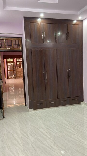 Room in 4 BHK Independent House at Jankipuram – for Sale