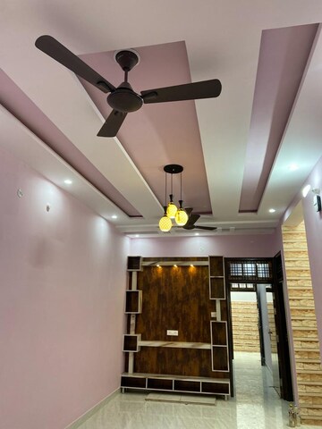 Room in 4 BHK Independent House at Jankipuram – for Sale