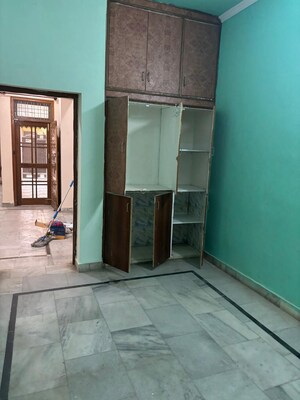 Room in 4 BHK Independent House at Jankipuram – for Sale