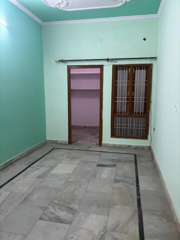 Room in 4 BHK Independent House at Jankipuram – for Sale