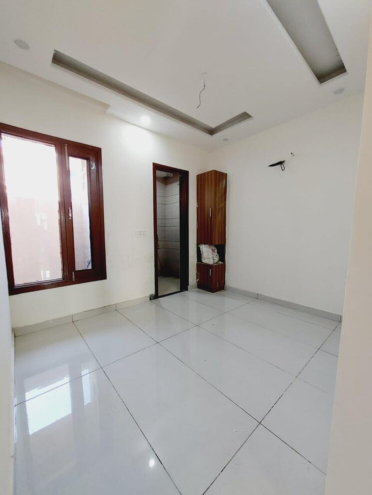 Room, sector 8 3 Bedroom 3200 Sq.Ft. Builder Floor In Sector 8 Panchkula 9535686