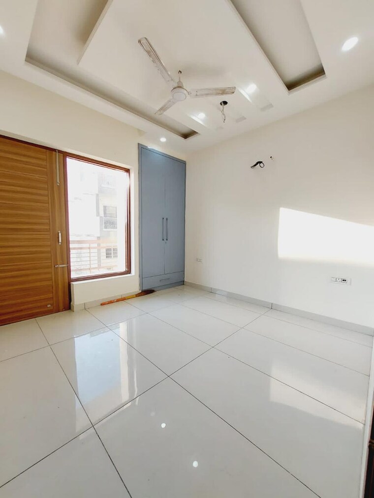 Room, sector 8 3 Bedroom 3200 Sq.Ft. Builder Floor In Sector 8 Panchkula 9535686