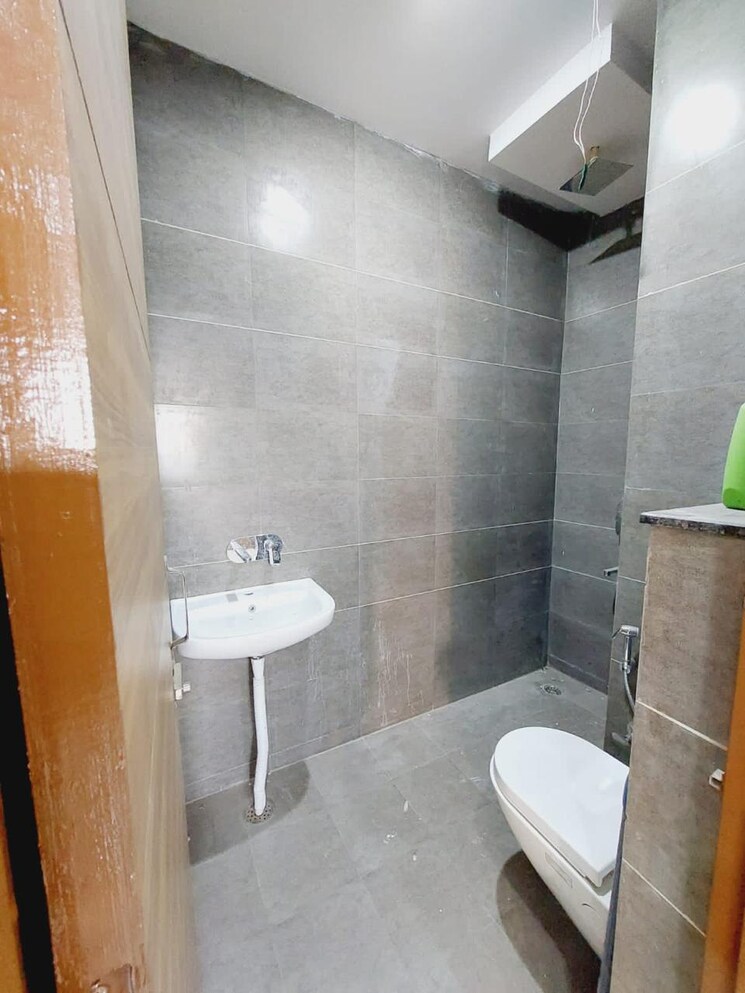 Bathroom, sector 8 3 Bedroom 3200 Sq.Ft. Builder Floor In Sector 8 Panchkula 9535686