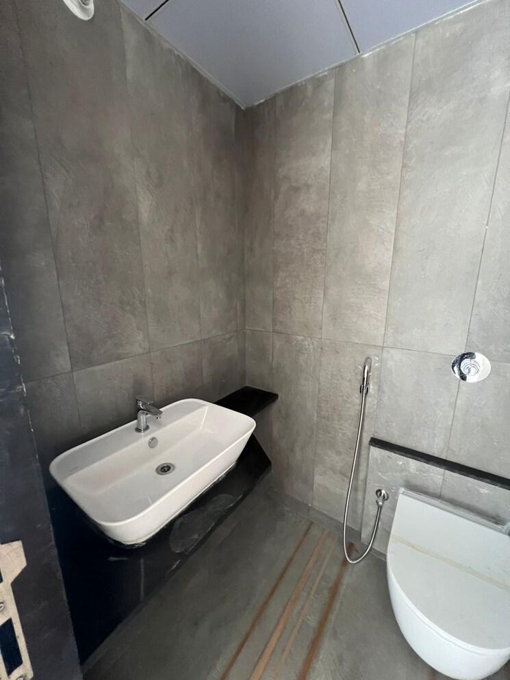 Bathroom, vj-yashwin-nuovo-centro 3 Bedroom 974 Sq.Ft. Apartment In Wakad Pune 9535702