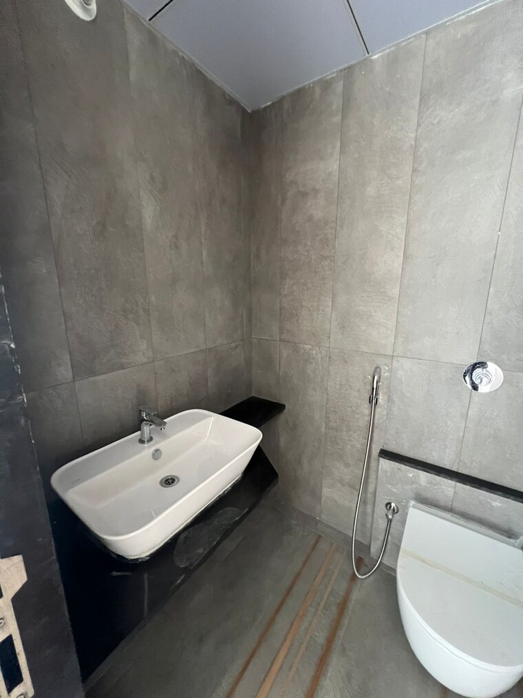 Bathroom, vj-yashwin-nuovo-centro 3 Bedroom 974 Sq.Ft. Apartment In Wakad Pune 9535702