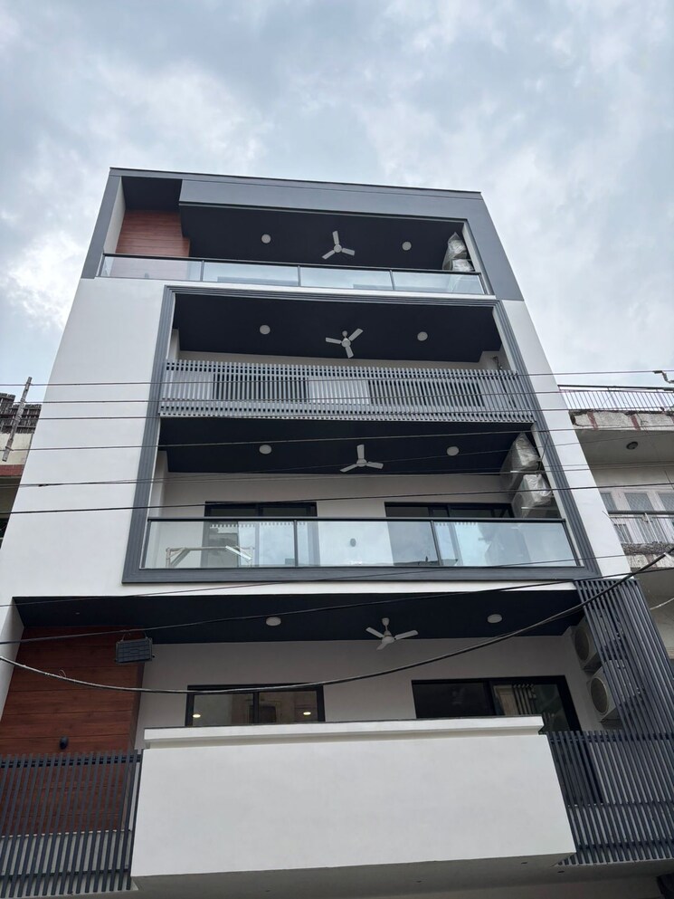 Exterior View, defence colony 3 Bedroom 217 Sq.Yd. Builder Floor In Defence Colony Delhi 9535691