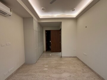 Room in 3 BHK Builder Floor at Defence Colony – for Sale