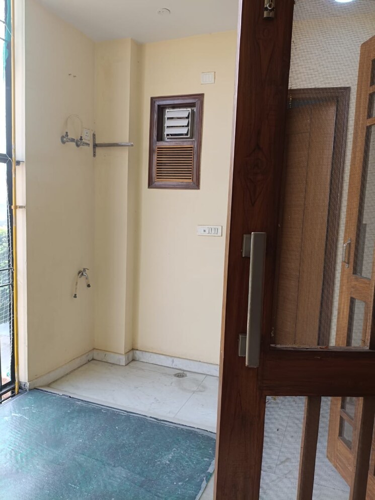 Room, rwa-apartments-sector-47 2 Bedroom 112 Sq.Mt. Builder Floor In Sector 47 Noida 9535720