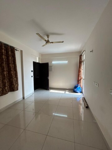 2 BHK Apartment For Rent in Wave Executive Floors, Wave City