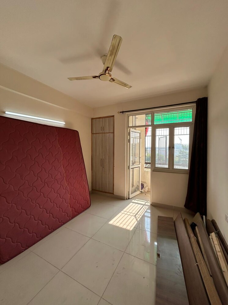 Bedroom, wave-executive-floors 2 Bedroom 900 Sq.Ft. Apartment In Wave City Ghaziabad 9535735