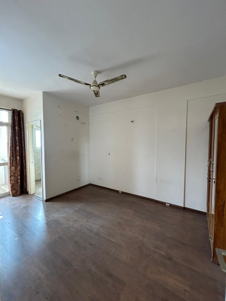 Room, wave-executive-floors 2 Bedroom 900 Sq.Ft. Apartment In Wave City Ghaziabad 9535735