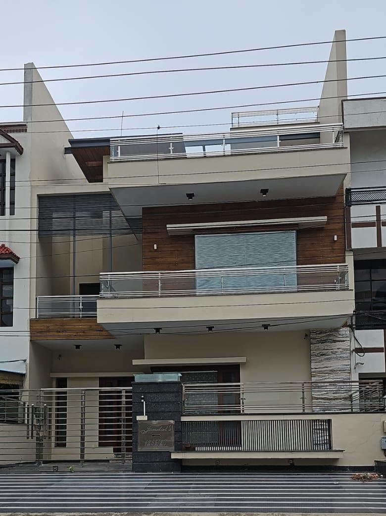 6 BHK Independent House For Rent in Sector 15