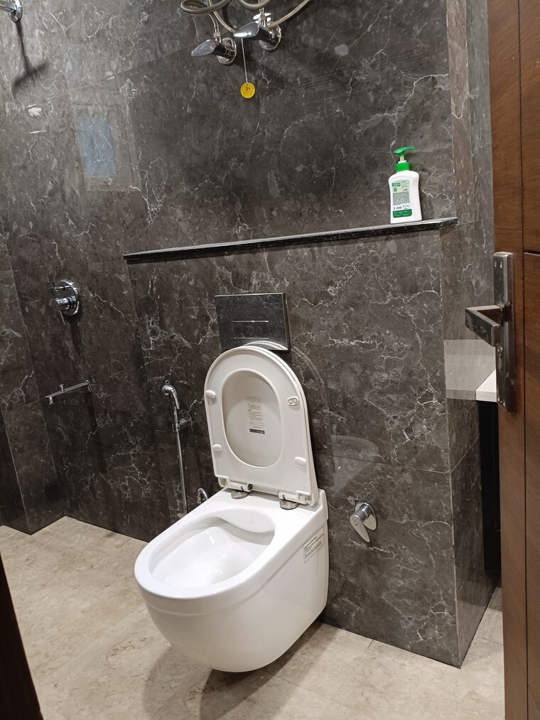 Bathroom, new friends colony 3 Bedroom 300 Sq.Yd. Builder Floor In New Friends Colony Delhi 9535813