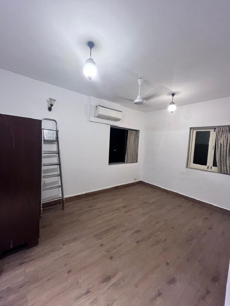 Room, bandra west 3 Bedroom 1100 Sq.Ft. Apartment In Bandra West Mumbai 9535744