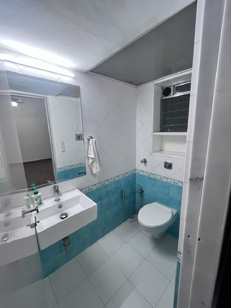 Team Area, bandra west 3 Bedroom 1100 Sq.Ft. Apartment In Bandra West Mumbai 9535744