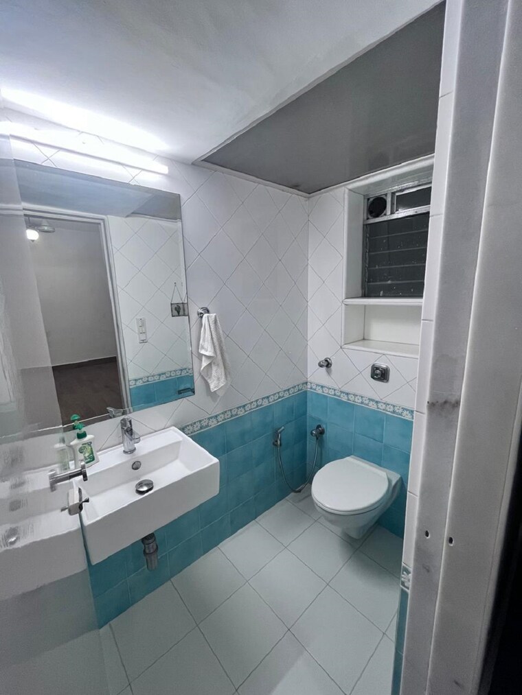 Team Area, bandra west 3 Bedroom 1100 Sq.Ft. Apartment In Bandra West Mumbai 9535744