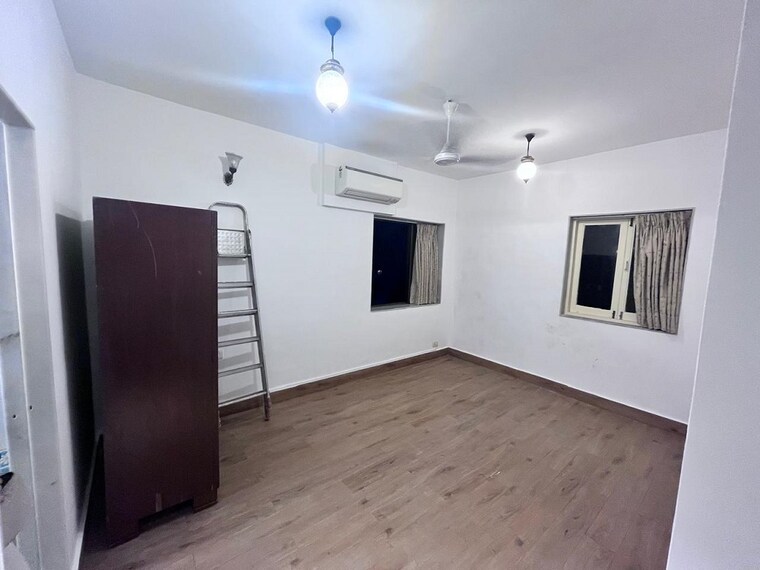 Room, bandra west 3 Bedroom 1100 Sq.Ft. Apartment In Bandra West Mumbai 9535744