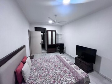 Bedroom in 3 BHK Apartment at Bandra West – for Rent
