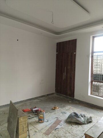 Room in 3 BHK Builder Floor at Espire Hamilton Heights, Sector 37 – for Sale