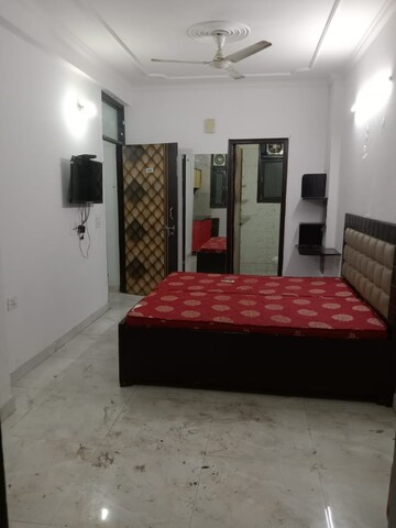 Bedroom in 1 RK Builder Floor at Ansal Sushant Lok I, Sector 43 – for Rent
