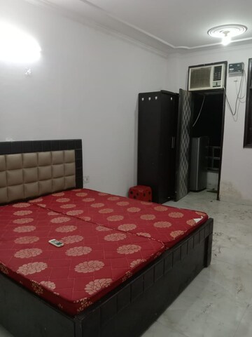 Bedroom in 1 RK Builder Floor at Ansal Sushant Lok I, Sector 43 – for Rent