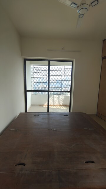 Room in 2 BHK Apartment at Jasmine Tower, Vasant Vihar – for Rent