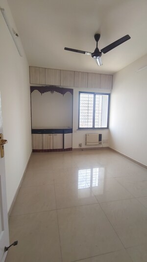 Room in 2 BHK Apartment at Jasmine Tower, Vasant Vihar – for Rent