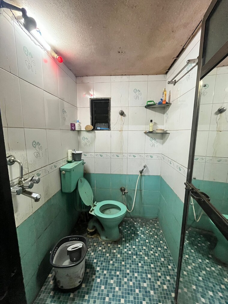 Bathroom, gokuldham-complex 1 Bedroom 580 Sq.Ft. Apartment In Goregaon East Mumbai 9535924