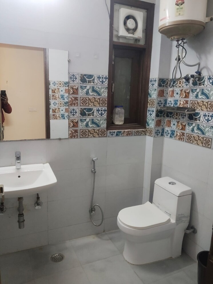 Bathroom, saket 2 Bedroom 400 Sq.Ft. Builder Floor In Saket Delhi 9535935