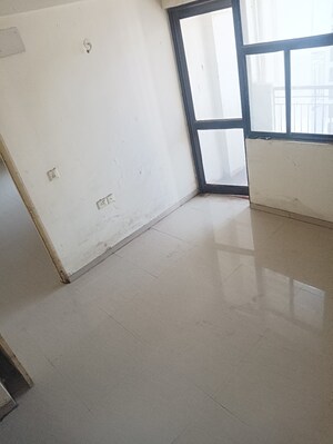 Room in 2 BHK Apartment at Migsun Green Mansion, Zeta I Greater Noida – for Sale