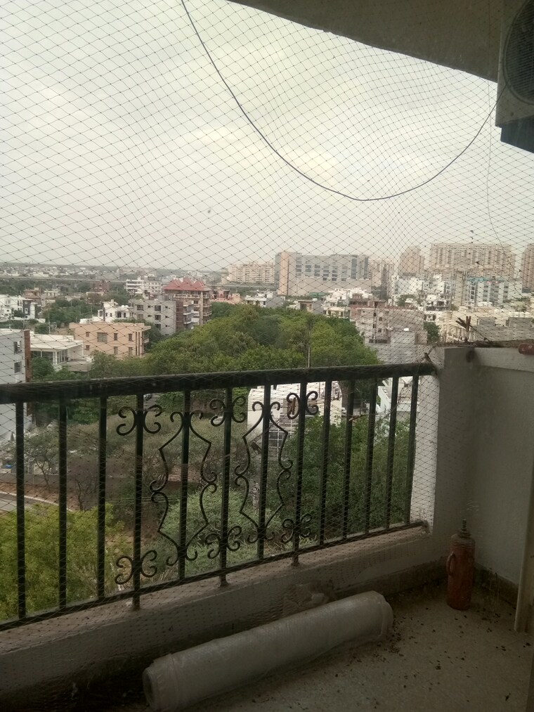 Balcony, dlf-regency-park-ii 2 Bedroom 1106 Sq.Ft. Apartment In Sector 27 Gurgaon 9535975