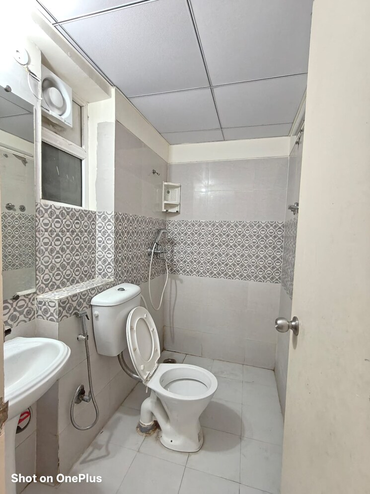 Bathroom, gaur-city-2-14th-avenue 3 Bedroom 719 Sq.Ft. Apartment In Sector 16c Greater Noida Greater Noida 9536021