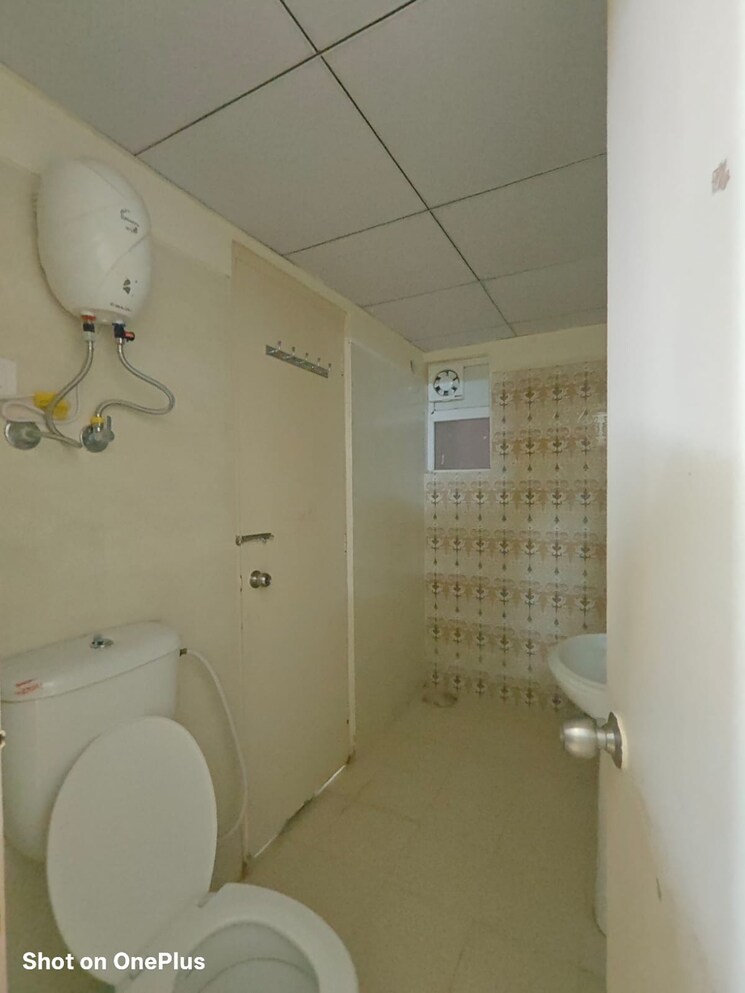 Bathroom, gaur-city-2-14th-avenue 3 Bedroom 719 Sq.Ft. Apartment In Sector 16c Greater Noida Greater Noida 9536021