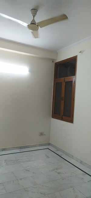 Room in 2 BHK Builder Floor at Khirki Extension – for Rent