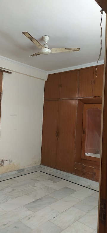 Room in 2 BHK Builder Floor at Khirki Extension – for Rent