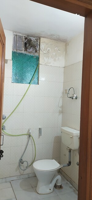 Furnished Amenities in 2 BHK Builder Floor at Khirki Extension – for Rent