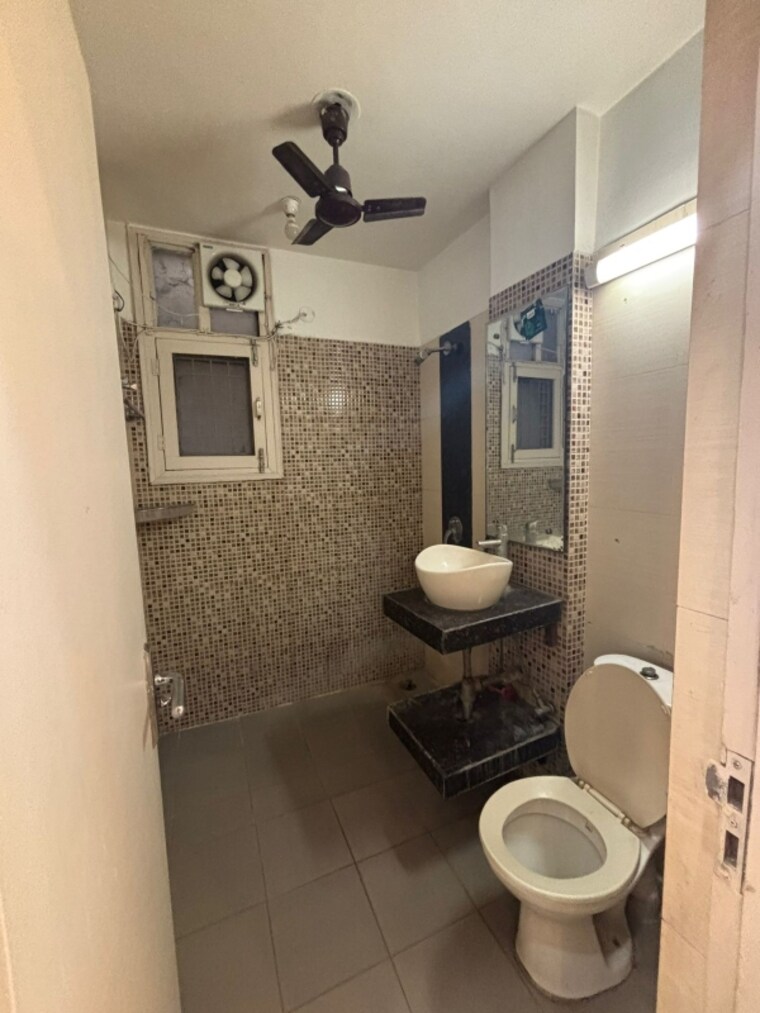 Bathroom, sector 57 3 Bedroom 2260 Sq.Ft. Builder Floor In Sector 57 Gurgaon 9536026